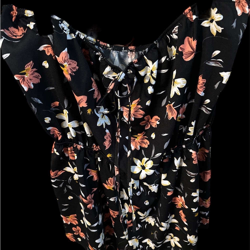 No brand or tag black floral romper tube top style no sleeves so pretty size 2x